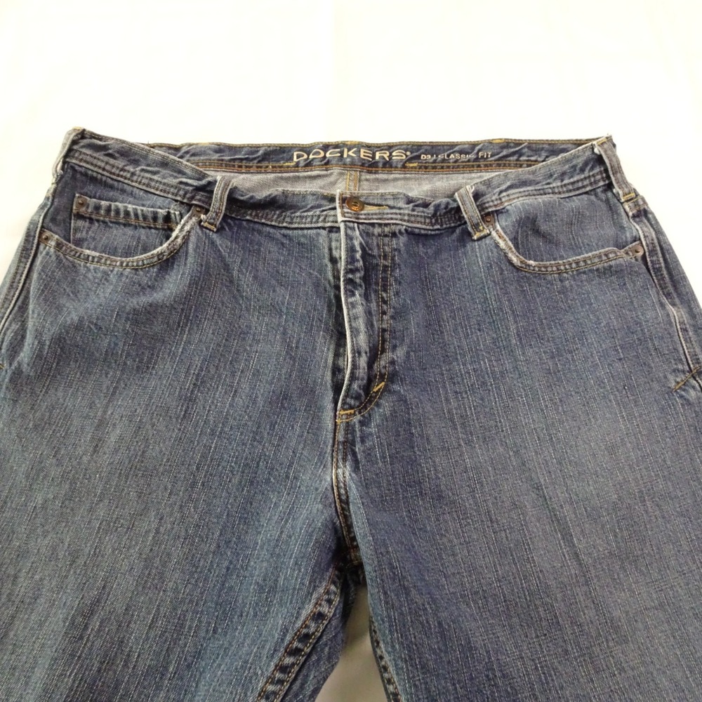 Dockers Jeans. Men's 40x32. Classic Fit Straight‎ Leg Blue Denim Jeans